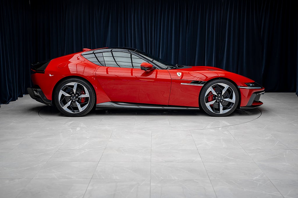 Ferrari 12Cilindri Coupe 6.5 V12 Rosso Corsa EXT/INT kolfiber MOMS LEASB