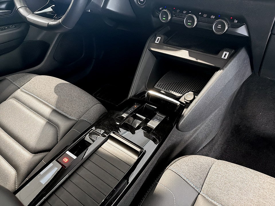 Bild på Citroën C4-X Shine 1.2 PT 130hk Aut B-KAMERA NAVI