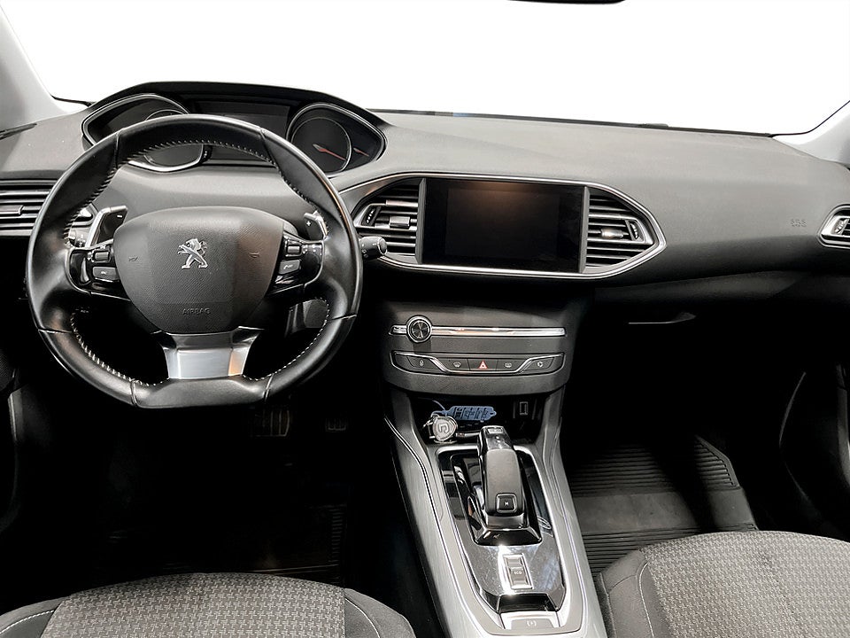 Bild på Peugeot 308 5D Active 1.2 PT 131hk CARPLAY BACKSENSORER