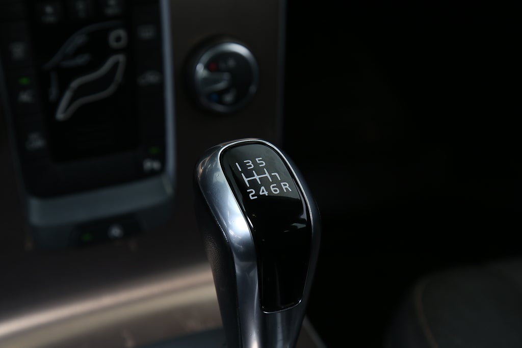 Volvo V40 Cross Country D2 Momentum BE 120hk Värmare Dragkrok 2016