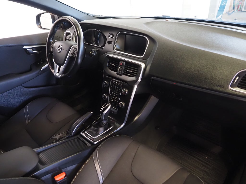 Volvo V40 D3 115hk Business Advanced Momentum | B-Kamera | VOC |