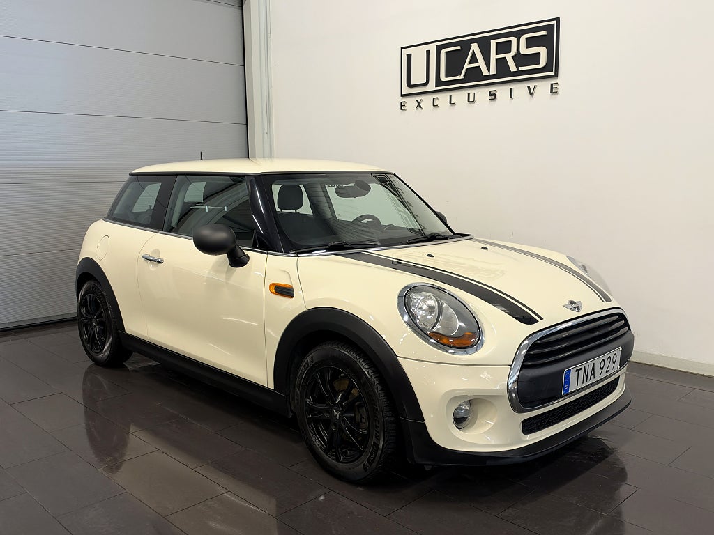 MINI One 3-dörrars Pepper inbyggd telefonhållare
