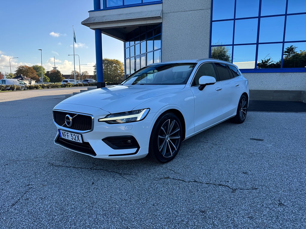 Volvo V60 B4 197hk Momentum Advanced Läder/Backamera/Navi