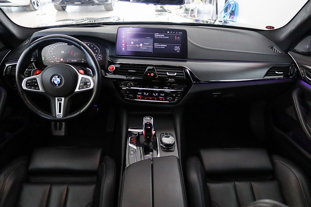 BMW M5 Competition Kolfiber Massage Milltek HuD 360 H/K