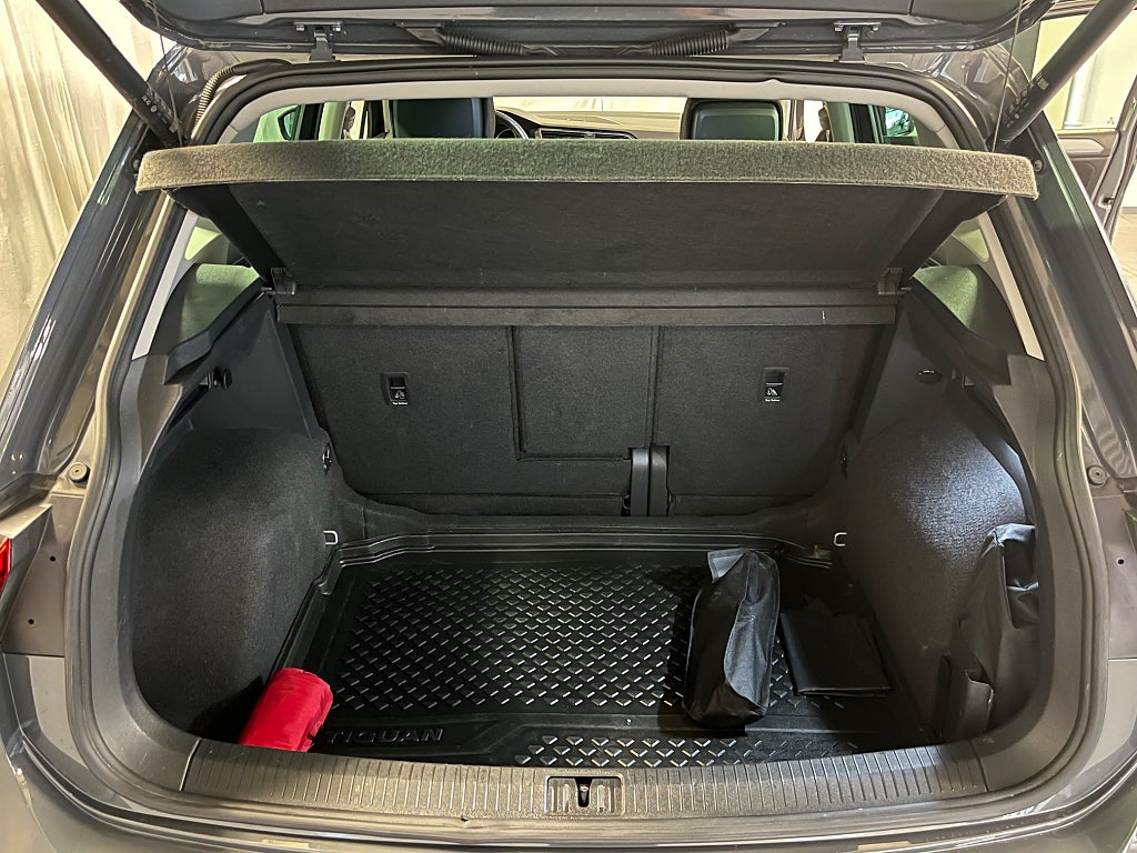 Volkswagen Tiguan 1.5 TSI Aut Adaptiv farth Motorvärmare Dragkrok Carplay bild 14