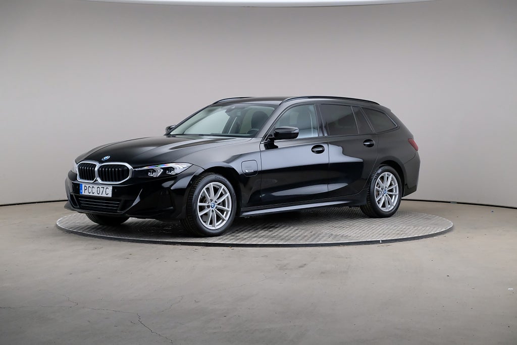 BMW 330e 3 xDrive Touring Drag Kamera Adaptiv fart