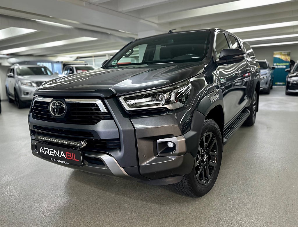 Toyota Hilux 2.8 4WD Invincible Kåpa Diffspär JBL Drag MOMS 