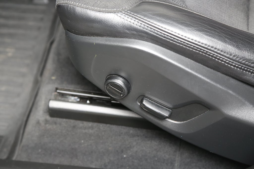 Volvo XC60 Recharge T6 Inscription Exp AWD Pano H/K Drag Leasbar 2021