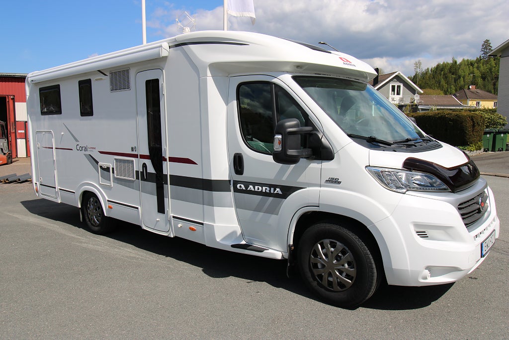 Adria 670 SL Supreme Alde Maxi chassie 5 Bältade platser 1 års garanti