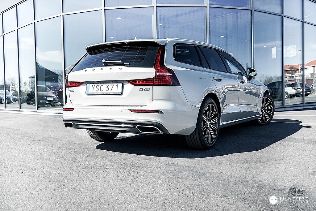 Volvo V60 2019 - miniatyr 2