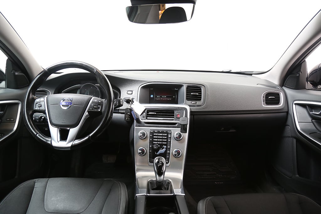 Volvo V60 Cross Country D3 150hk Momentum Aut Nybesikt Värmare Motorv 2017
