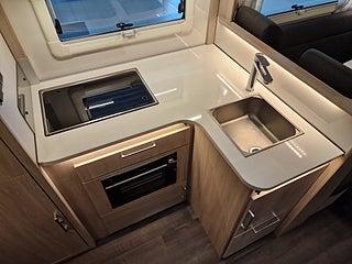 Husbil-halvintegrerad Kabe CLASSIC 740 LXL 12 av 21