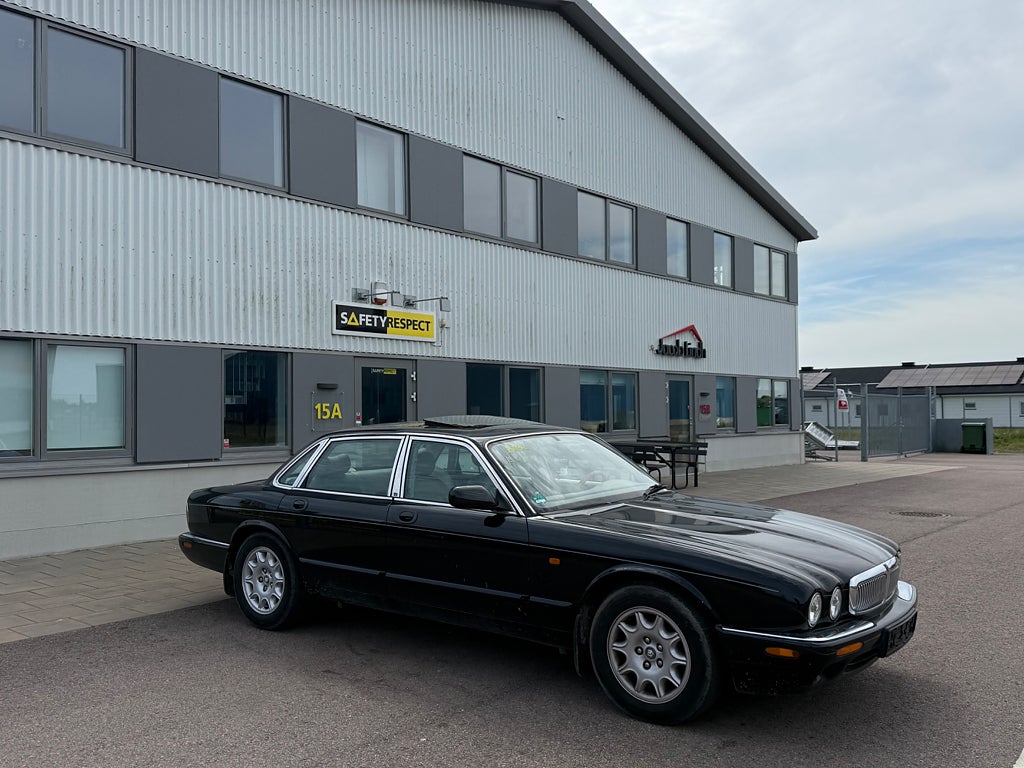 Jaguar XJ Jaguar Xj  Ny besiktigad Ny servad V8