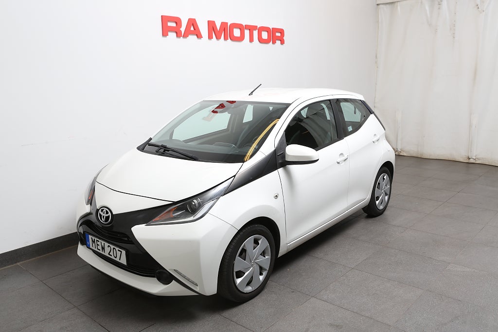 Toyota Aygo 1,0 VVT-i 69hk X-PLAY 5D 2016