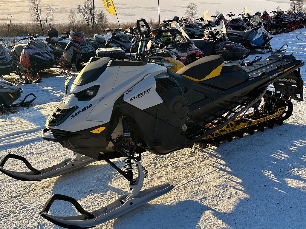 Ski-Doo Summit Adrenaline 600R -24  