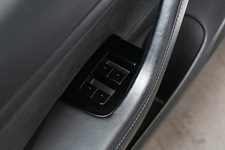 Sedan Tesla Model 3 10 av 23