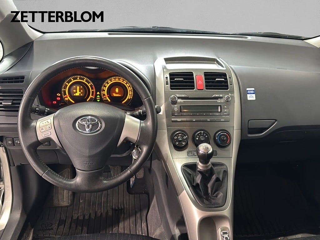 Halvkombi Toyota Auris 10 av 15