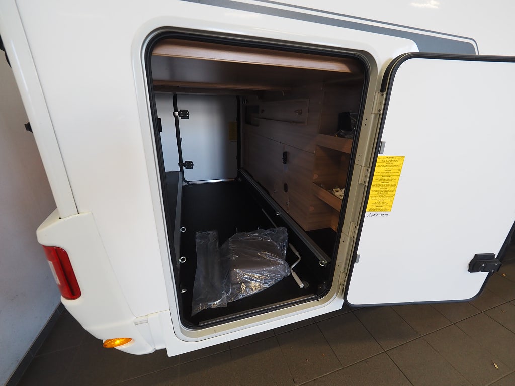 Adria Coral 670 DL Axess Långbädd | Face to face | Solcell | 2021