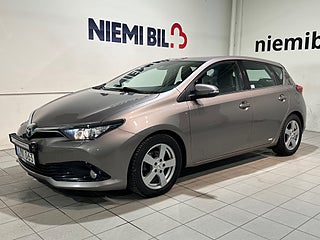 Toyota Auris 1.6 D-4D Active Mvärm Kamera Kamkedja S/V-hjul
