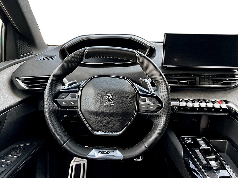 Bild på Peugeot 5008 GT 1.2 PT 130hk Aut 7-SITS B-KAMERA CARPLAY