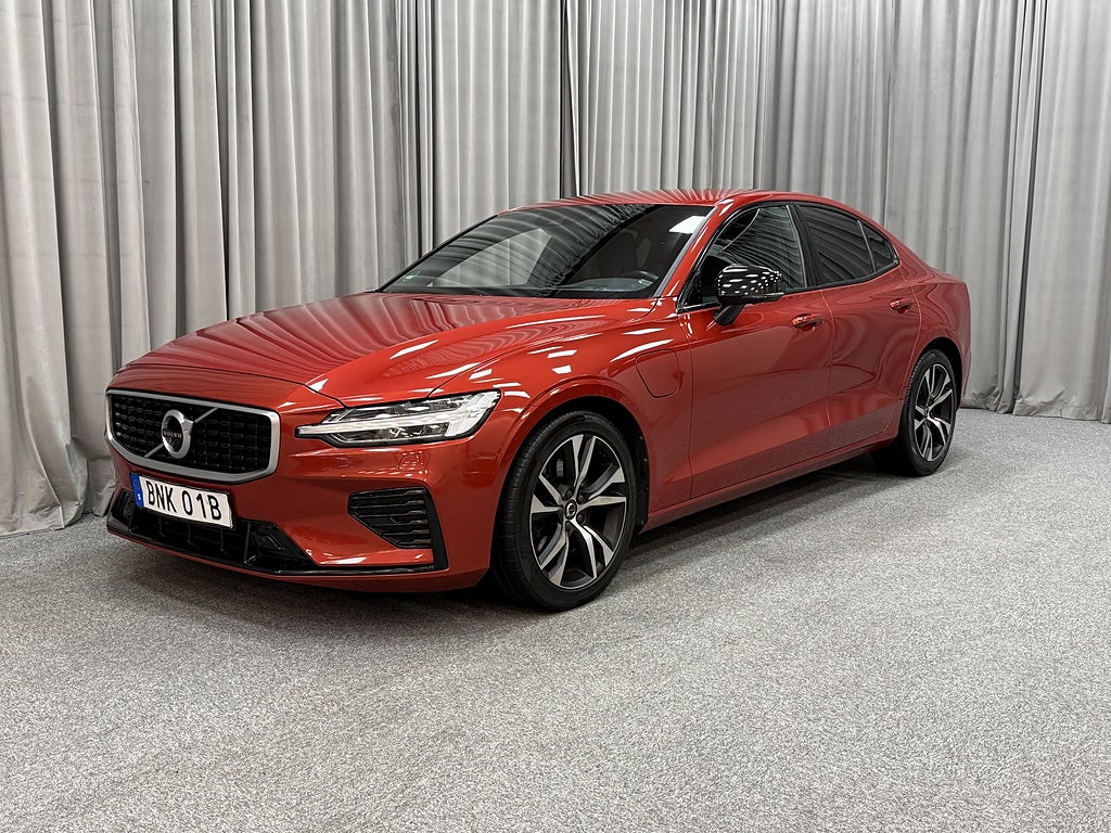 Volvo S60 T8 392HK Recharge R-Design PRO AWD H&K/360/HUD/Värmare
