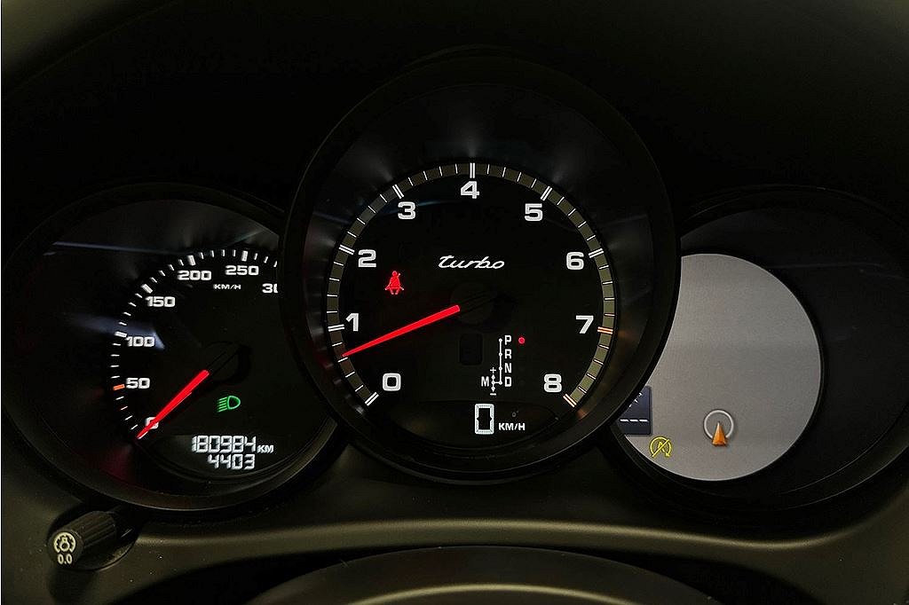 Porsche Macan Turbo 400hk PDK Sport, Pano, Navi, 360