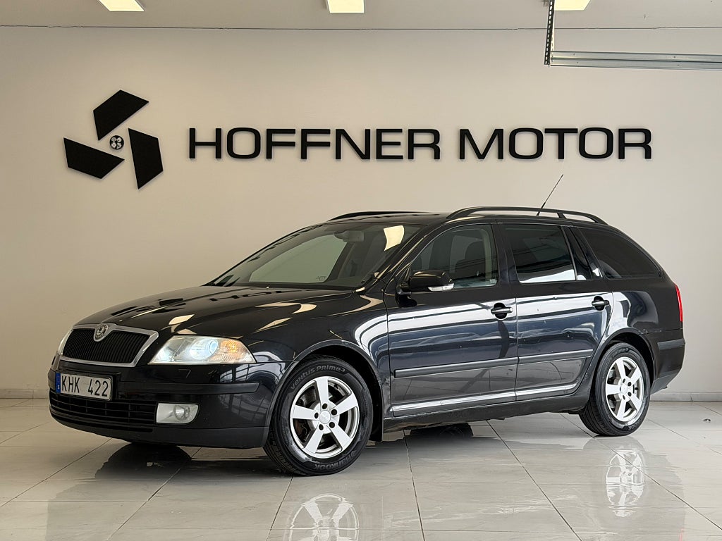 Skoda Octavia Kombi 2.0 TDI DPF 8v AUTOMAT Btooth PDC BESIKTAD DRAG 