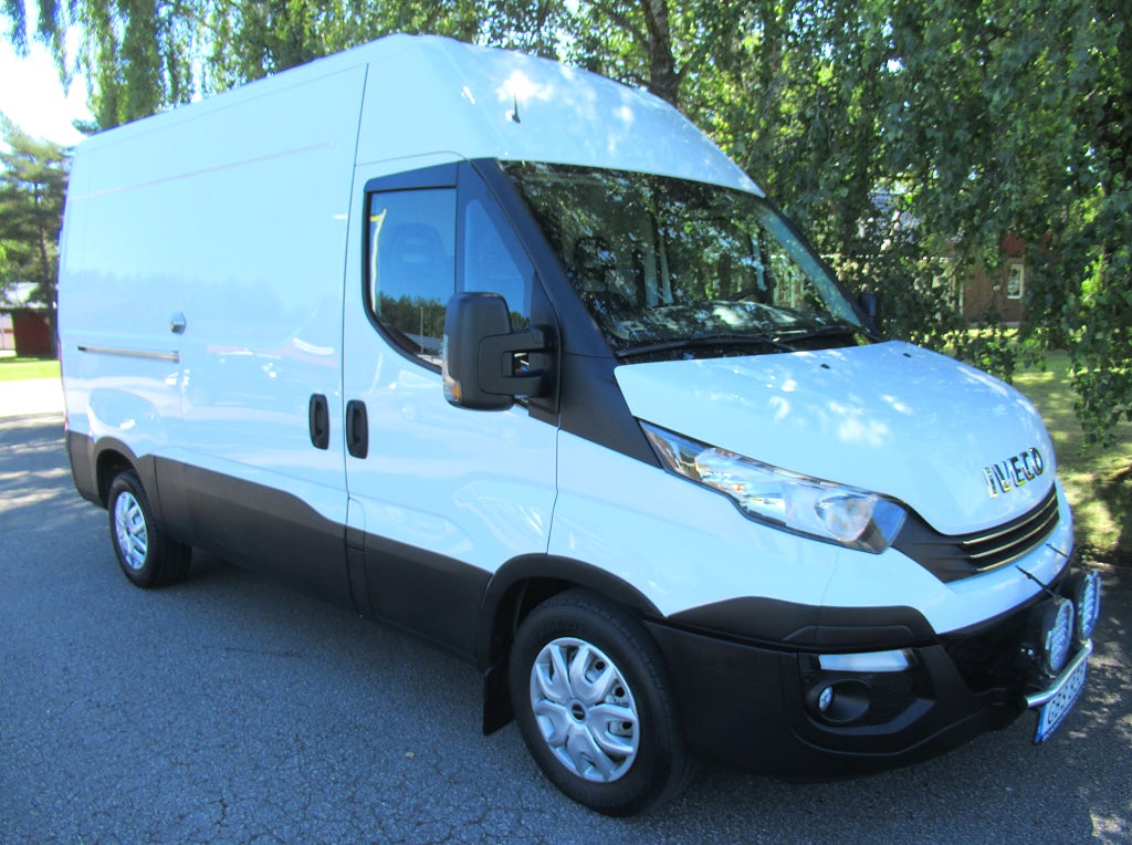 Iveco 35-120  Högskåp 10 m3, Dieselvärmare, Drag 3500 kg