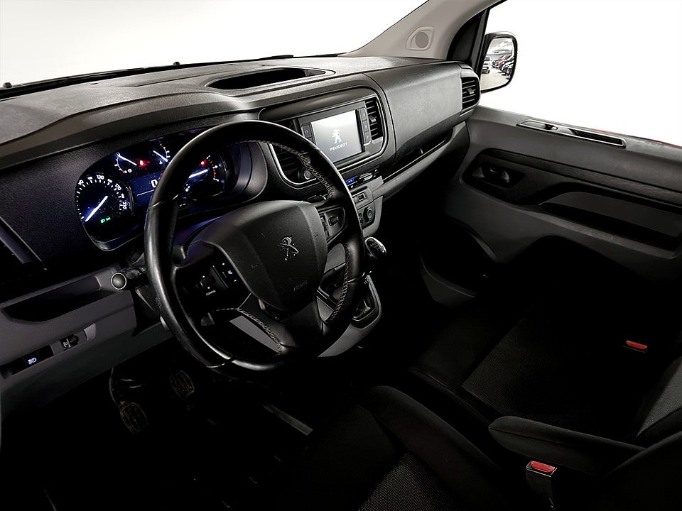 Bild på Peugeot Expert PRO+ 2.0 BHDi 145hk L3 B-KAMERA DRAG