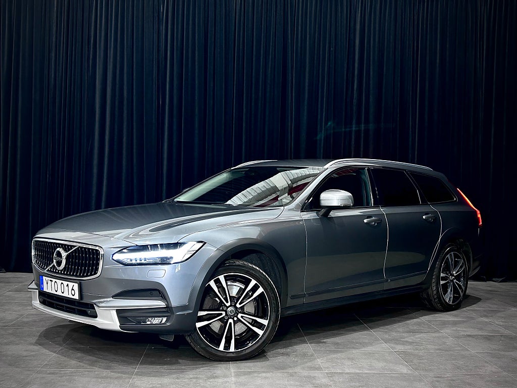 Volvo V90 Cross Country D4 AWD Momentum PRO SKINN DRAG BLIS P-VÄRM 19" 190HK