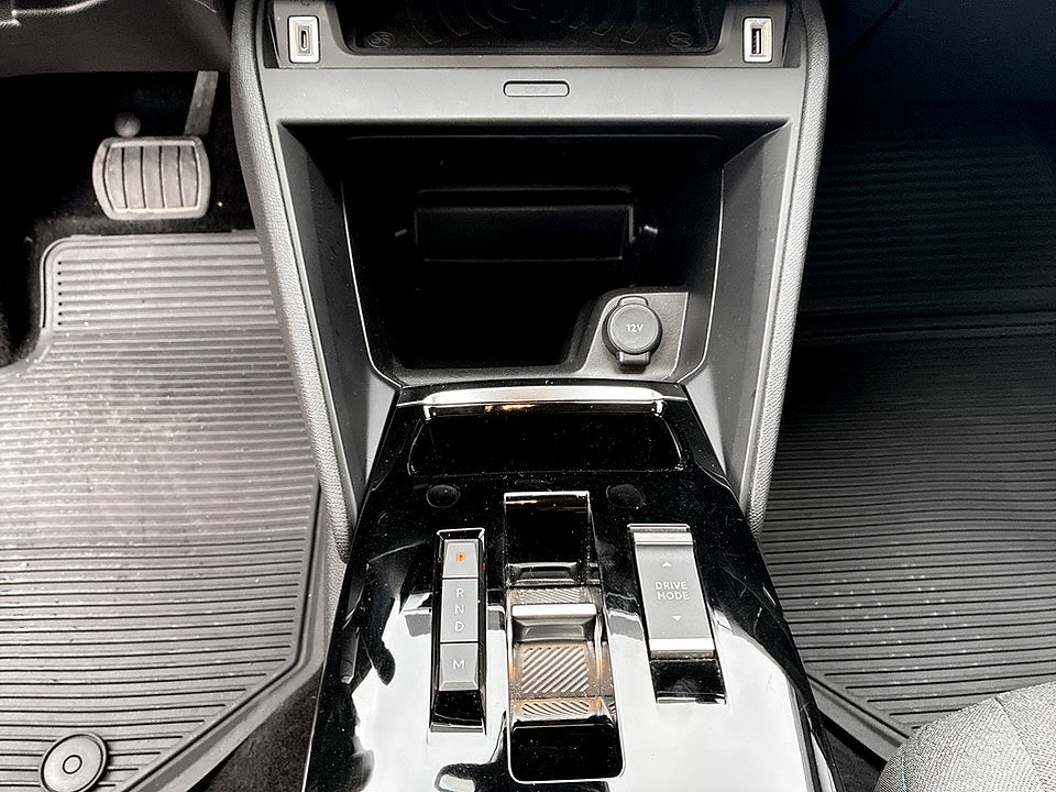 Bild på Citroen C4 Shine 1.2 PT 131hk Aut B-KAMERA CARPLAY