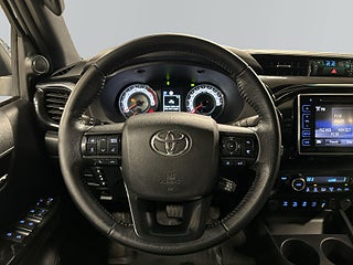 Toyota Hilux Dubbelhytt 2.4 AWD MOMS/Kamera/Drag/D&M-värmare/LEDramp