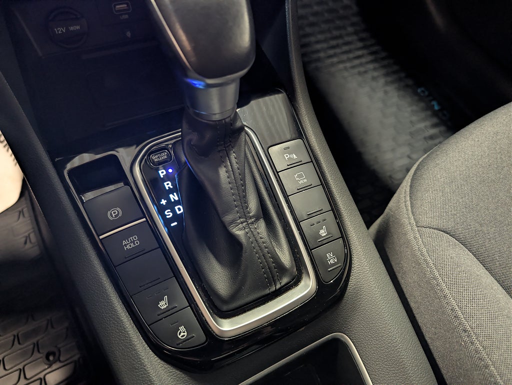 Hyundai IONIQ Plug-in 1.6 DCT Premium SoV thumbnail