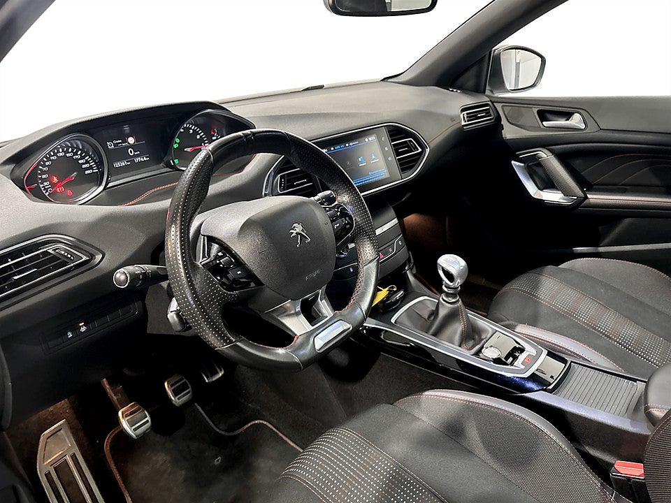 Bild på Peugeot 308 5D GT-Line 1.2 PT 130hk PANO CARPLAY