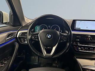 BMW 520d Touring Steptronic Sport line 360°/S&V-Däck/Halvskinn – bild 9