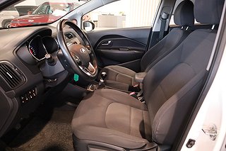 Halvkombi Kia Rio 9 av 20