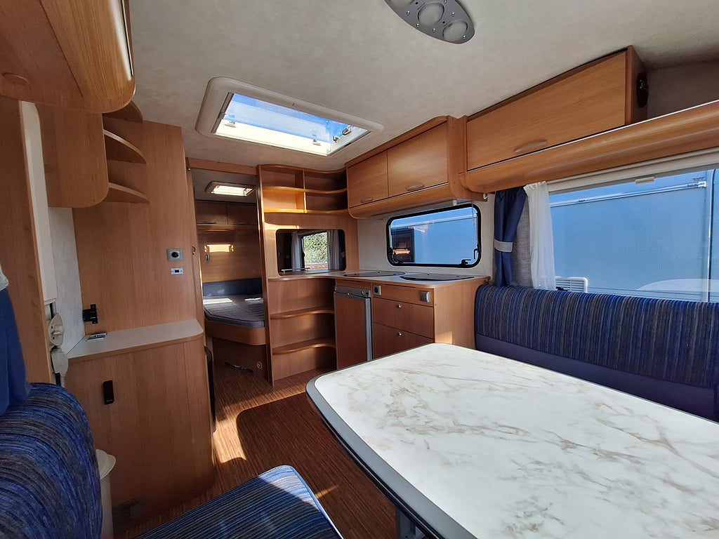 Adria Altea 512 UP Dubbelbädd, Solcell