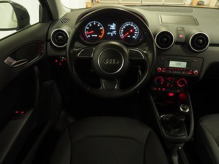 Halvkombi Audi A1 16 av 18