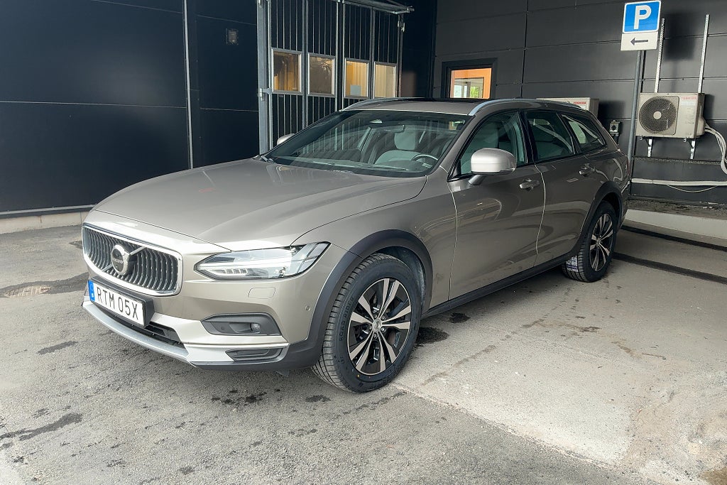 Volvo V60 Cross Country B4 AWD Advanced / Pano, Drag, 360