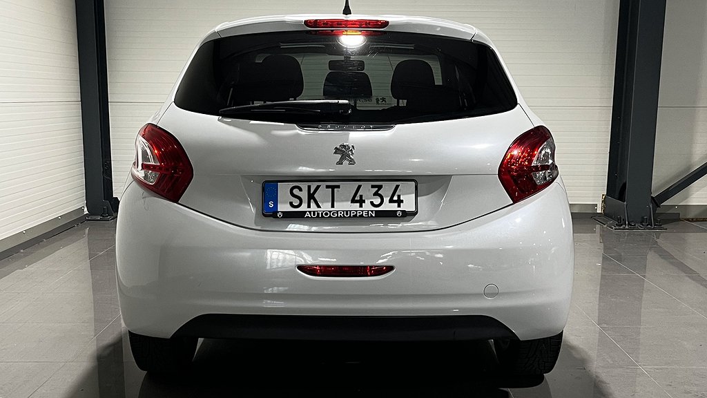 Peugeot 208 5-door 1.2 VTi 82 Manual, 82hp, 2014