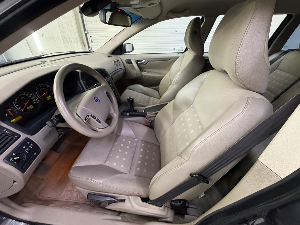 VOLVO V70 2.4 BUSINESS 140 ch 4X2 BVM - 265000 km