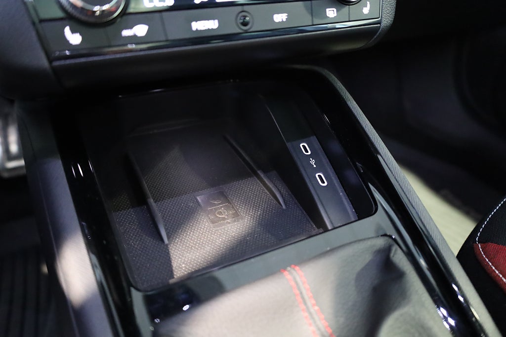 Skoda Kamiq 1.0 TSI AUT Monte Carlo Drag CarPlay Panorama Kamera 2022