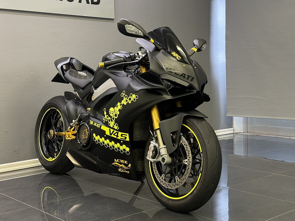 Ducati Panigale V4S DQS | Ventiljusterad | Kamera | Öhlins | Nytt däck