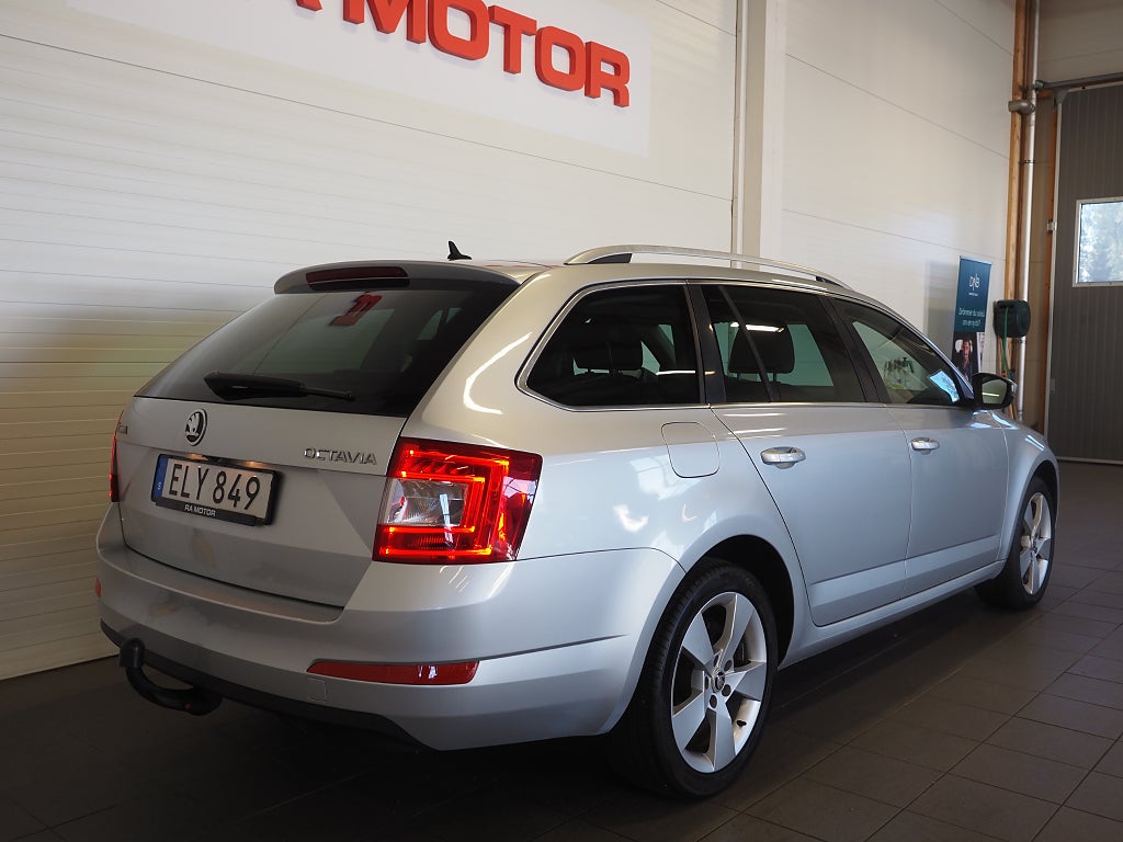 Skoda Octavia Kombi 1.4 TSI 150hk Premium Värmare Drag B-Kam 2017