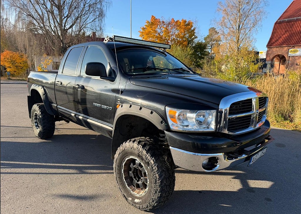 Dodge RAM 2500 Quad Cab 5.9 Cummins 4x4 - FYND