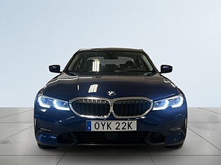 BMW 330e Sport line 360°kamera HuD Rattvärme Navigation S&V-däck – bild 2