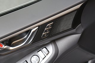 Halvkombi Hyundai IONIQ 12 av 25