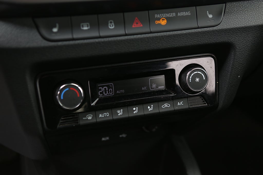 Skoda Fabia 1,2 TSI 90hk Style Kombi Motorvärmare 2016