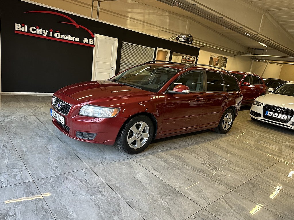 Volvo V50 D2 Momentum Låga Mil / Dieselvärmare / Nyservad & Besik