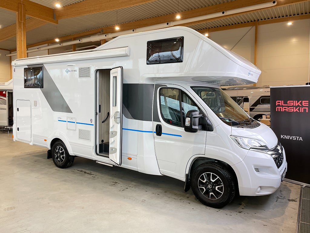 Sun Living A 75 SL / B-körkort/5 bältad/Långbädd/Garage/El-Patron/Fint skic